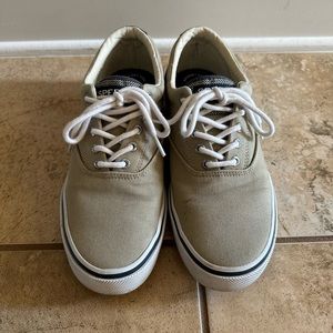 Mens Sperry shoes. Size 9.5 (CR 0002)